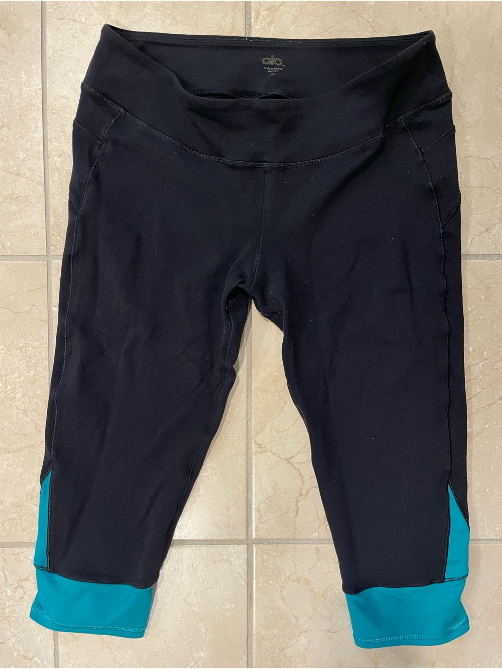 ALO Yoga Black Capri Leggings